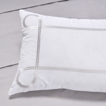 COJIN-BORDADO-ALG-200H-30X45CM-AZAD-GRIS-CLARO-BR