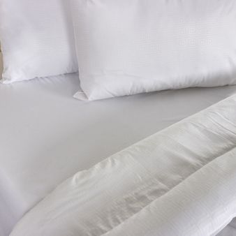 PLUMON-MICRO-EMBOSADO-EXTRA-DOBLE-CUADRITOS-3D-BLANCO