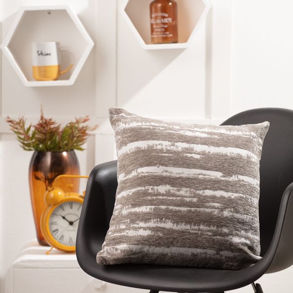 COJIN-CHENILLE-RAYAS-43x43-CM-TAUPE