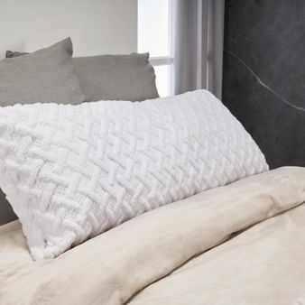 ALMOHADA-SHERPA-REPUJADO-50-120-BLANCO-NATURAL