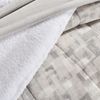 EDREDON-FLANNEL-OVEJERO-EXTRADOBLE-CUADROS-GRIS-PLATA