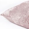 Cojin-velvet-embozado-rosa-loto