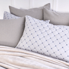 CUBRECAMA-BORDADO-REVER-EXTRADOBLE-JANOS-BLANCO-GRIS-NIEVE-7702997704062_3
