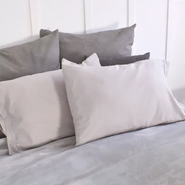 SETx2-FUNDAS-MICRO-EMB-UNI-50x70-GRIS-NIEVE_11zon